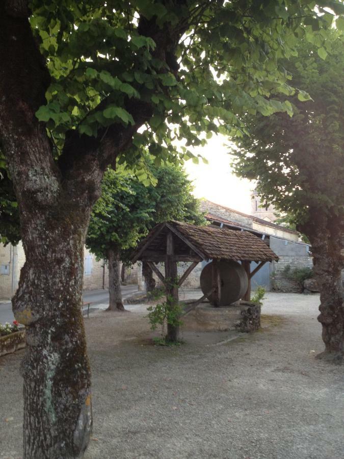 Le Grenier 1 Rue Verte Tusson 16140 France Luaran gambar